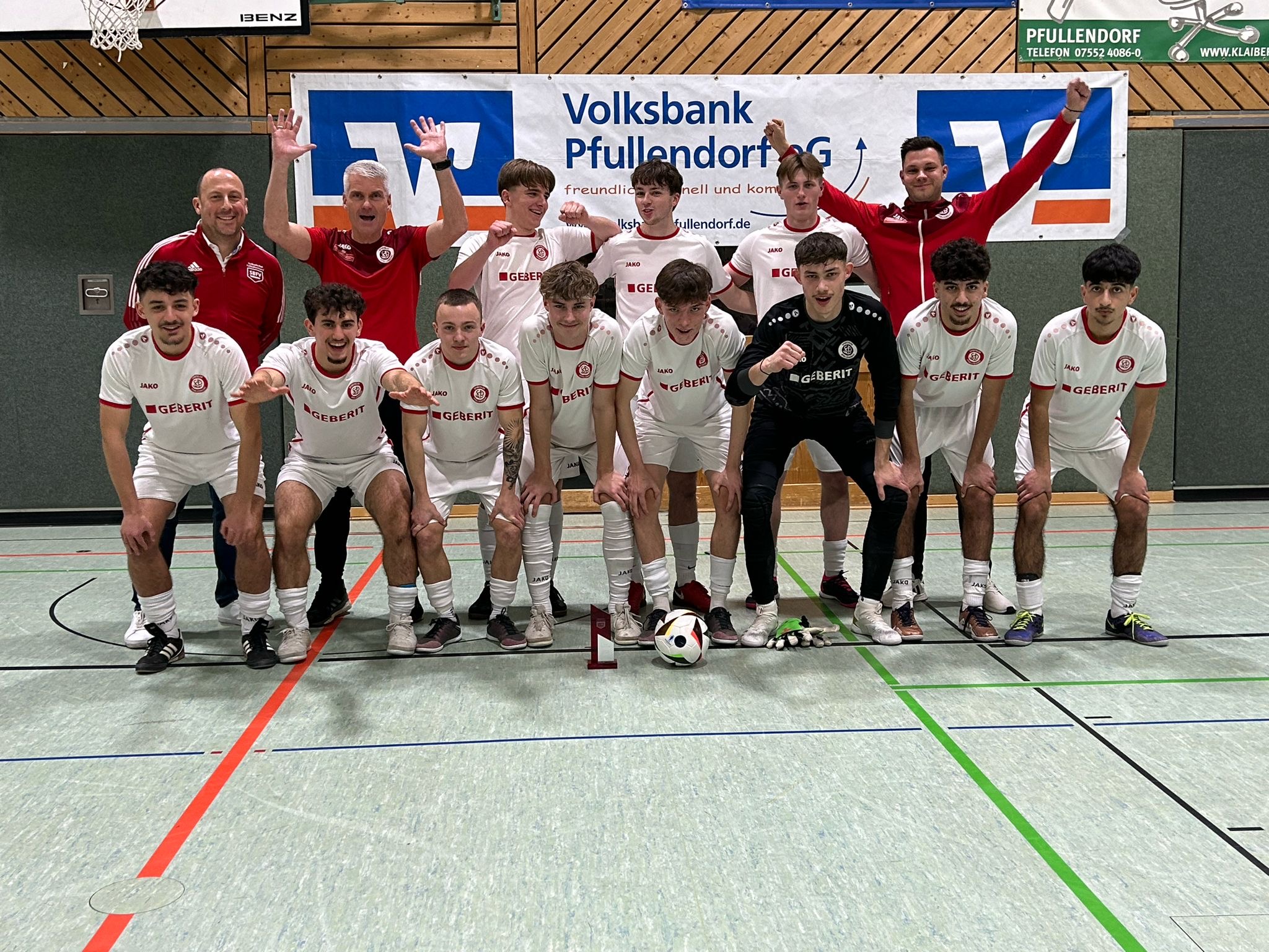 Read more about the article U19 ist Futsal Hallenbezirksmeister – Volksbank Spende