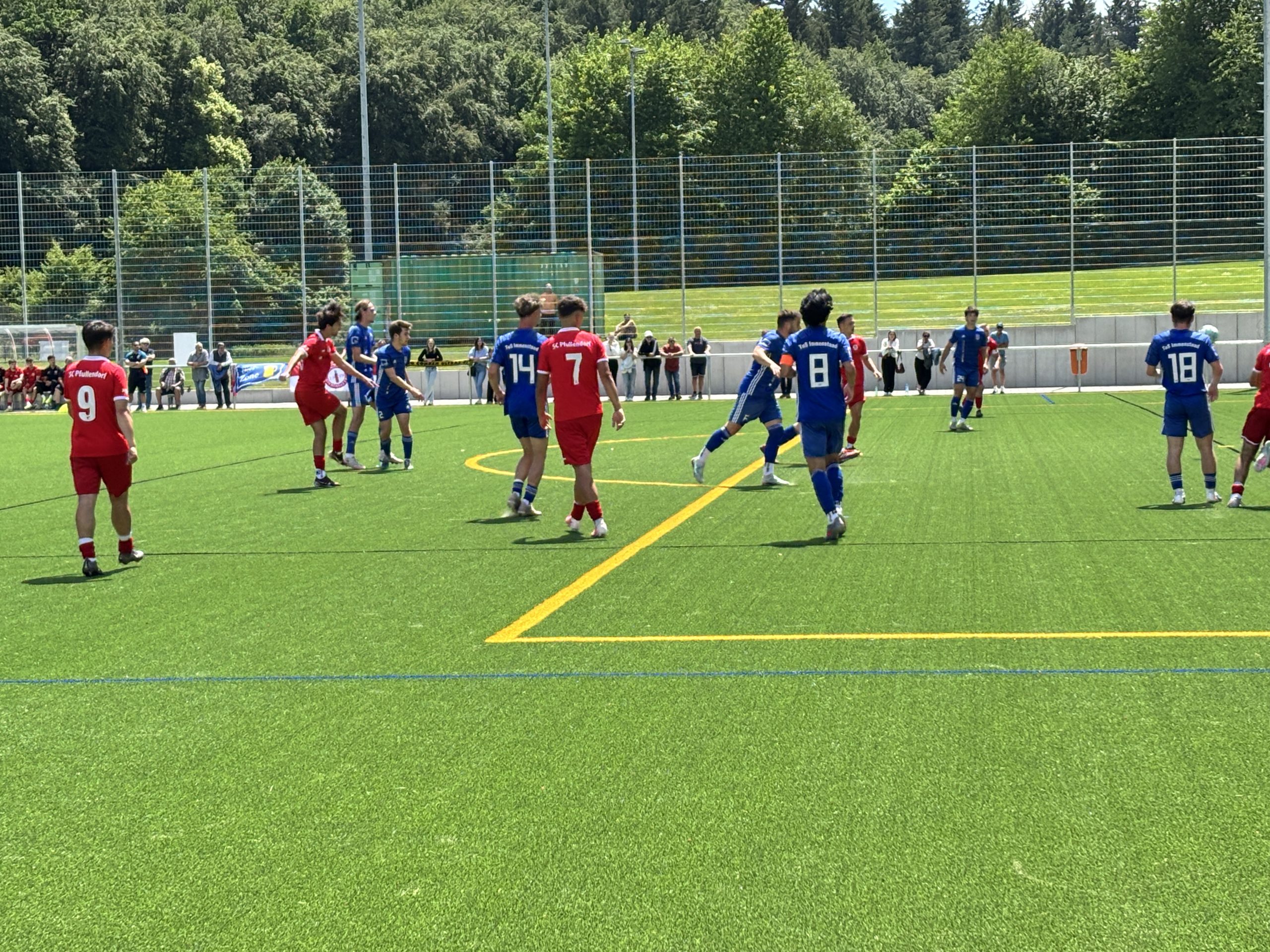Mehr über den Artikel erfahren Spielabbruch bei der U21 nach schwerer Verletzung des Immenstaader Kapitäns Eray Erdem